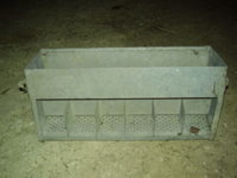   foin sans engrais / nourrisseur  a lapin  