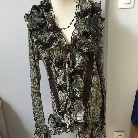 Chemise veste l�g�re volant�e  T. L 7 Saint-Genis-Laval (69)