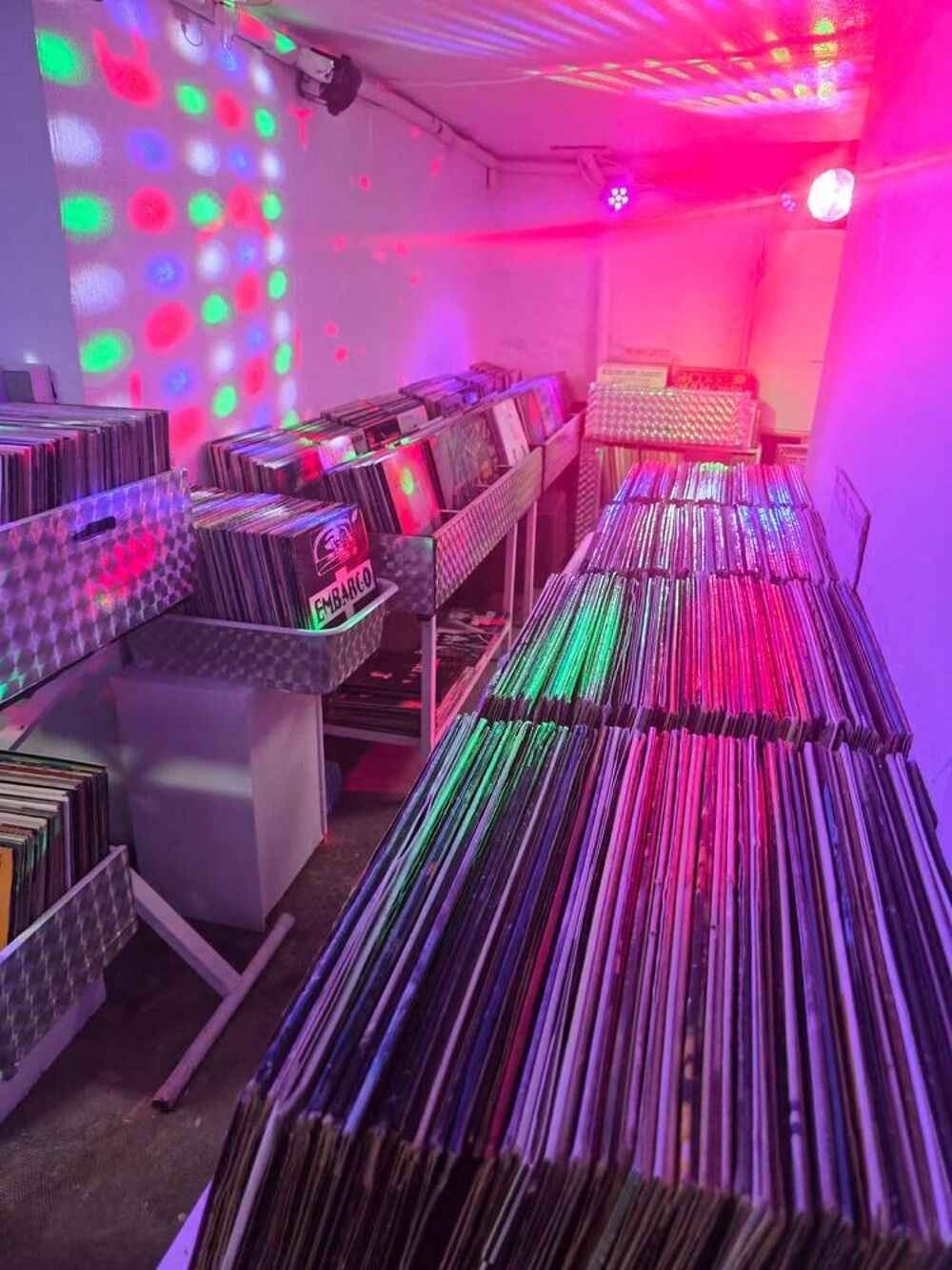 collection de disque vinyle en tout genre et format CD et vinyles