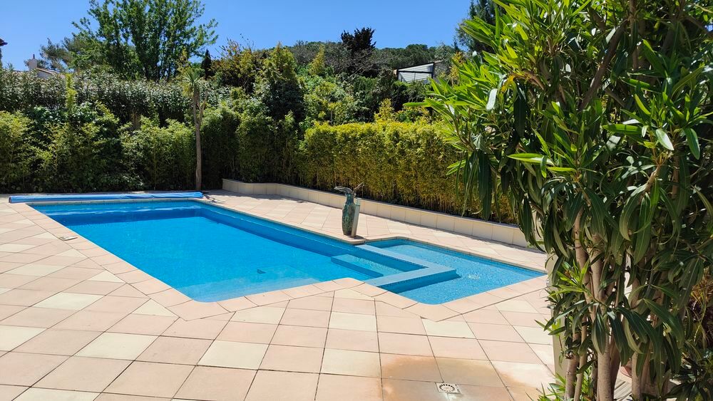 Vente Maison LE CAP D'AGDE : QUARTIER RECHERCHE - Pinède, proximité Maraval, villa individuelle sur 634 m² de terrain clos, piscine chauffée, jacuzzi et dépendance. Le cap d agde
