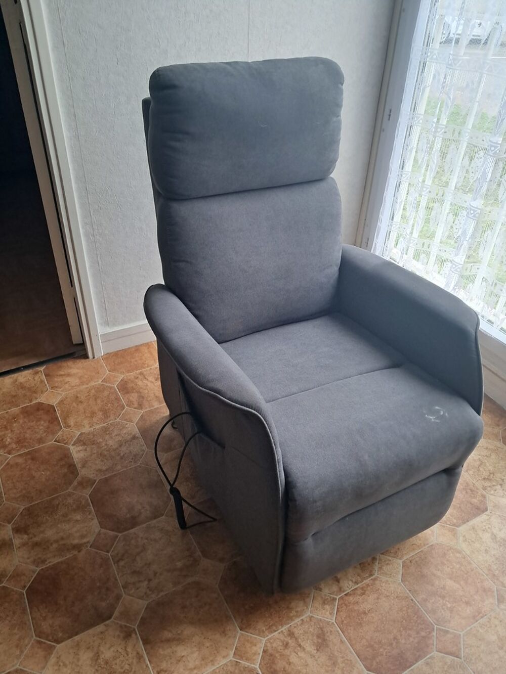 Fauteuil de salon gris confortable Meubles