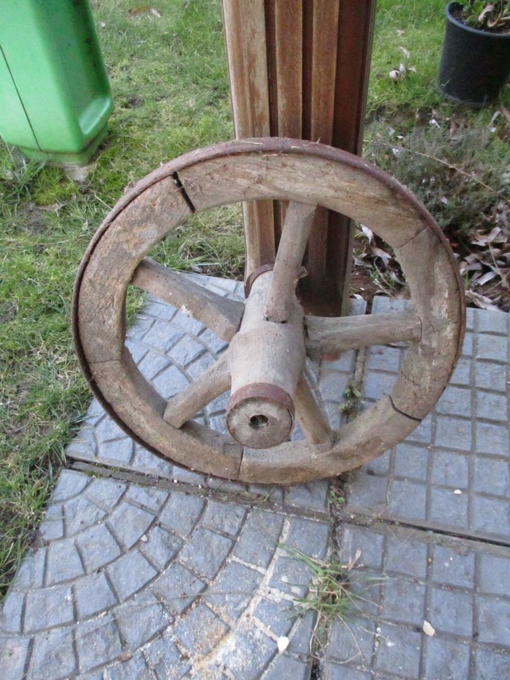 roue en fer vintage pour d&eacute;coration ou autre tr&egrave;s bon &eacute;tat Décoration