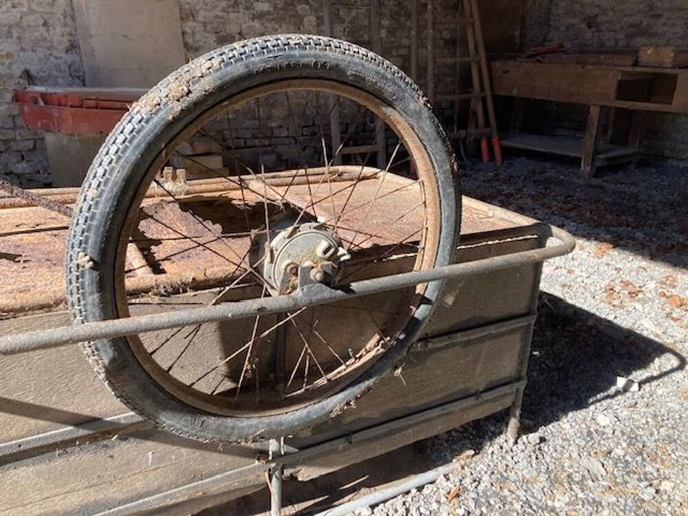 Recherche roue arri&egrave;re VTT ou mobylette de 24 pouces Vélos