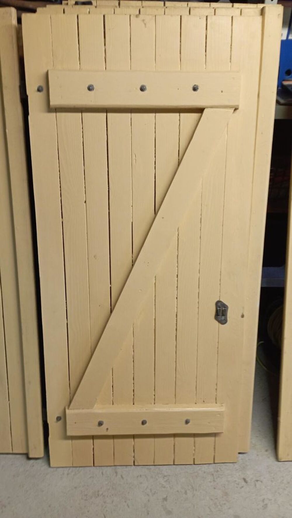 4 paires de volets bois complets batants avec fixations. Bricolage