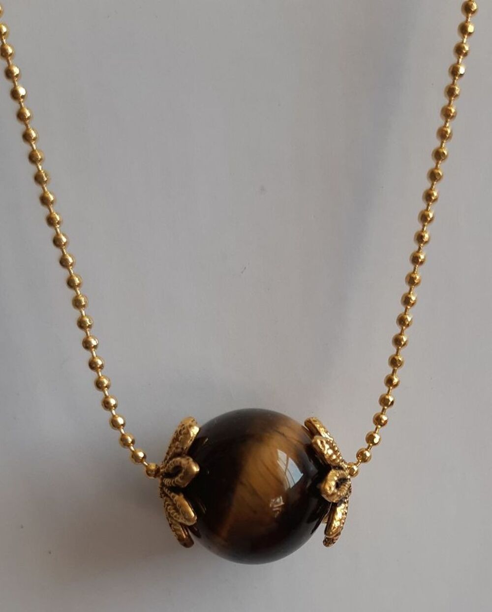 pendentif pierre oeil de Tigre de 8 mm avec cha&icirc;ne boule Bijoux et montres