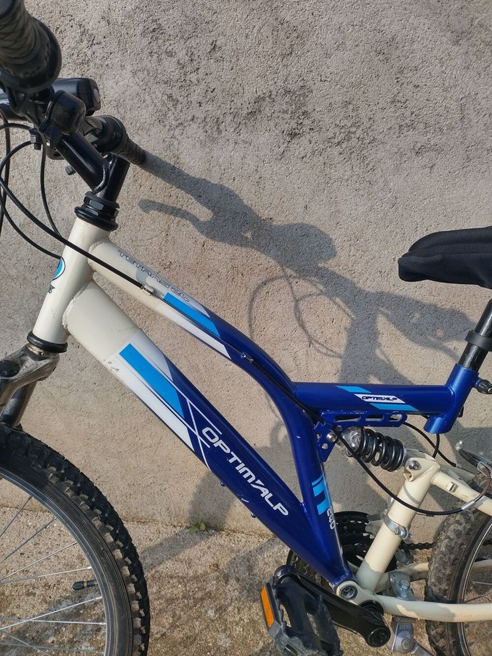 VTT 24 Pouces garcon achet&eacute; en 2011 pour stature 135cm/150cm Vélos