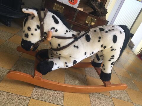 UN CHEVAL A BASCULE POUR ENFANT 15 Balbigny (42)