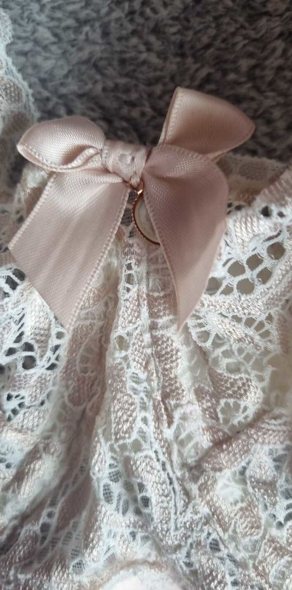Lot 1 soutien gorge 100C et 1 shorty string T44. Vêtements