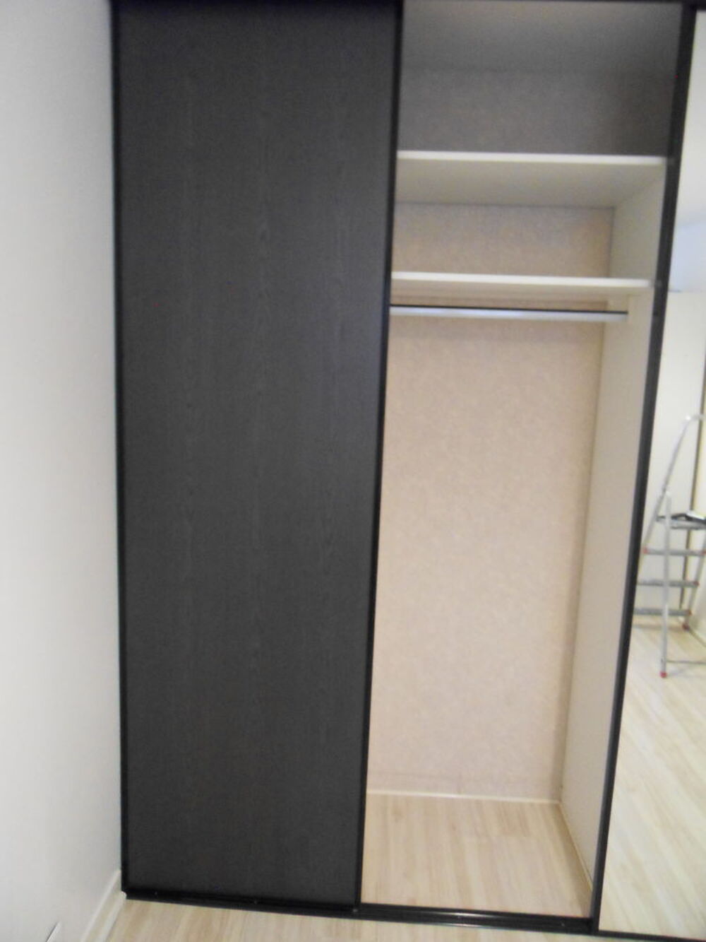 Dressing Placard noir am&eacute;nag&eacute; de 3 portes coulissantes Meubles