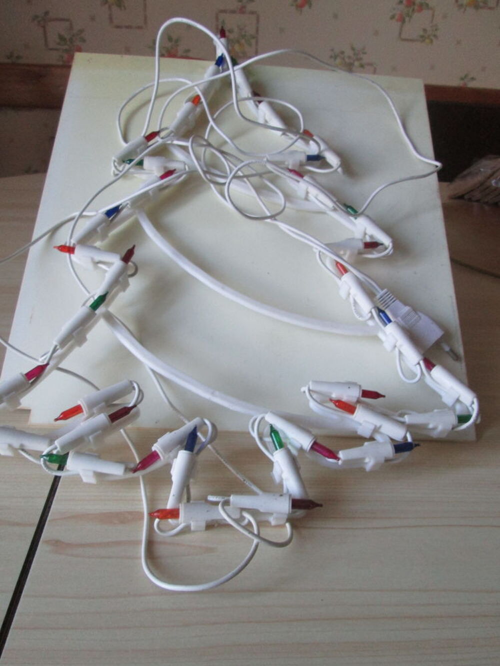 GUIRLANDE LUMINEUSE ARBRE DE NOEL
10 euros pi&egrave;ce Décoration