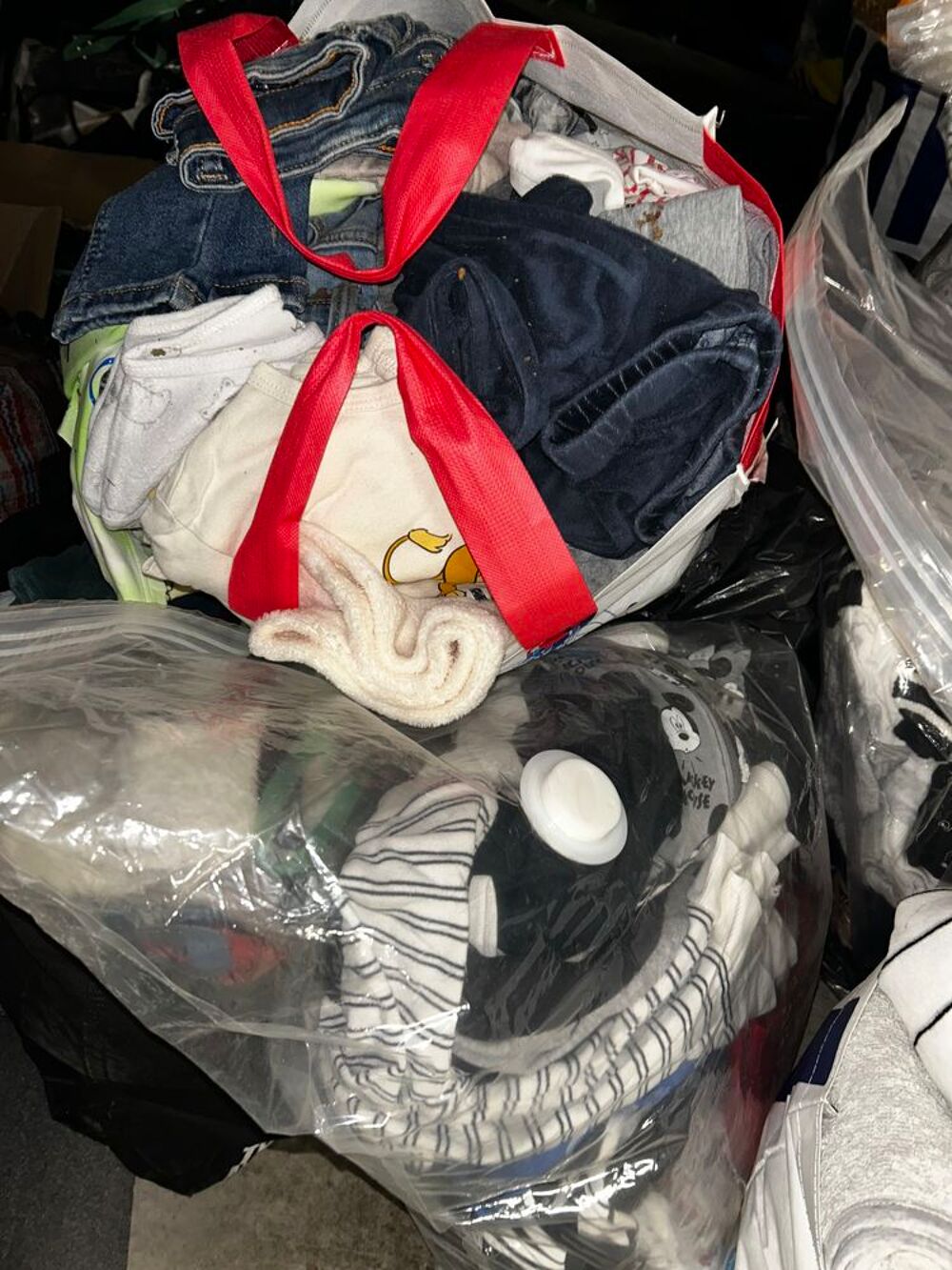 Lot de 12 sacs de v&ecirc;tements enfants gar&ccedil;ons toutes tailles Vêtements enfants