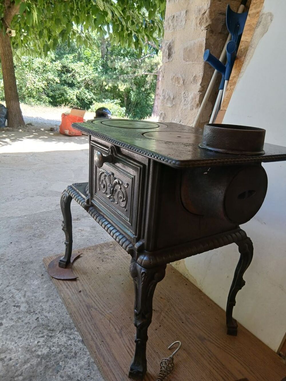 Po&ecirc;le &agrave; bois en fonte ancien godin 
