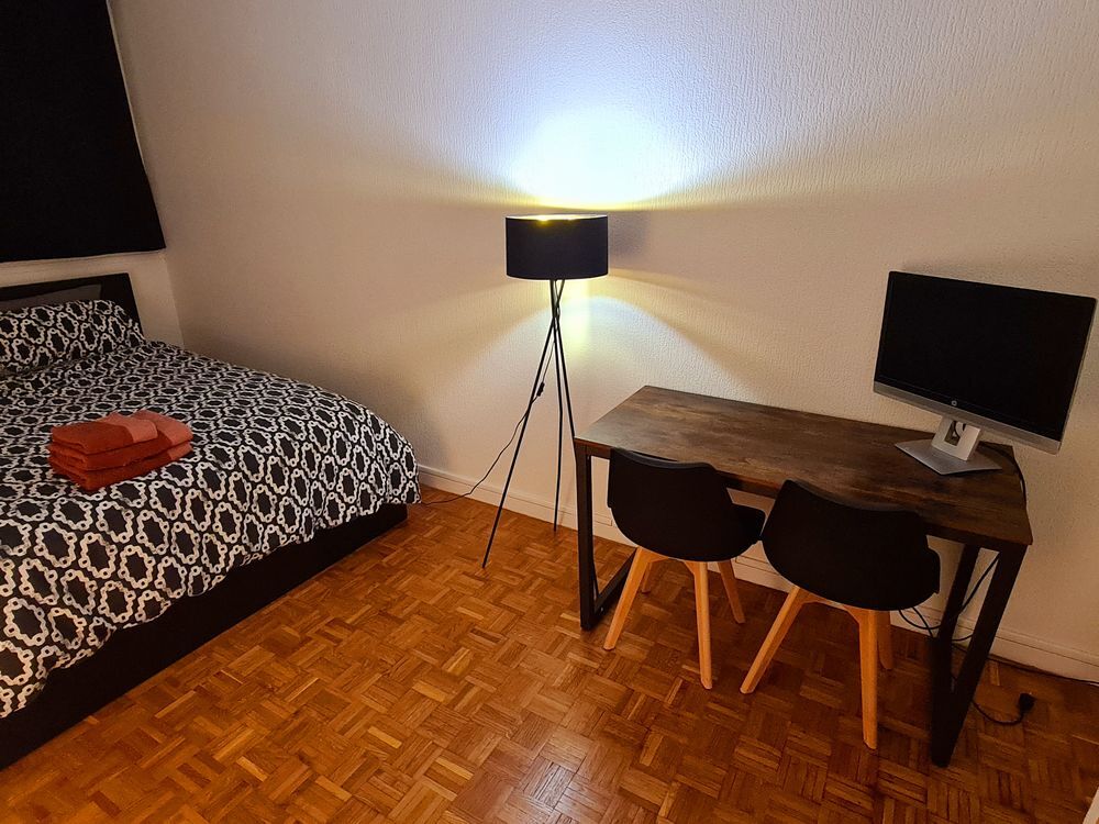 Cadre de lit et Matelas 180 x 200 Meubles