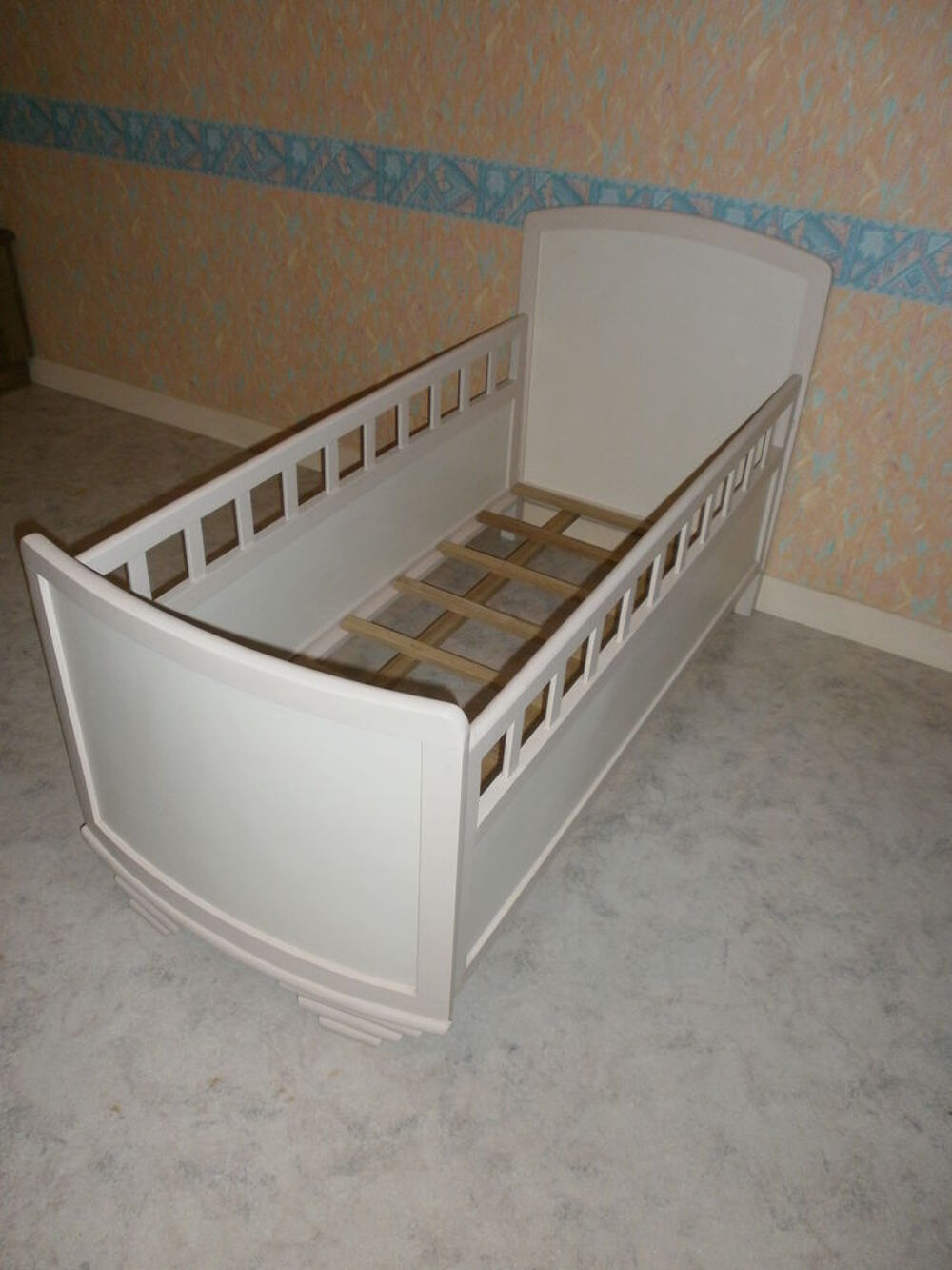 Lit enfant. Vintage occasion
Meubles
