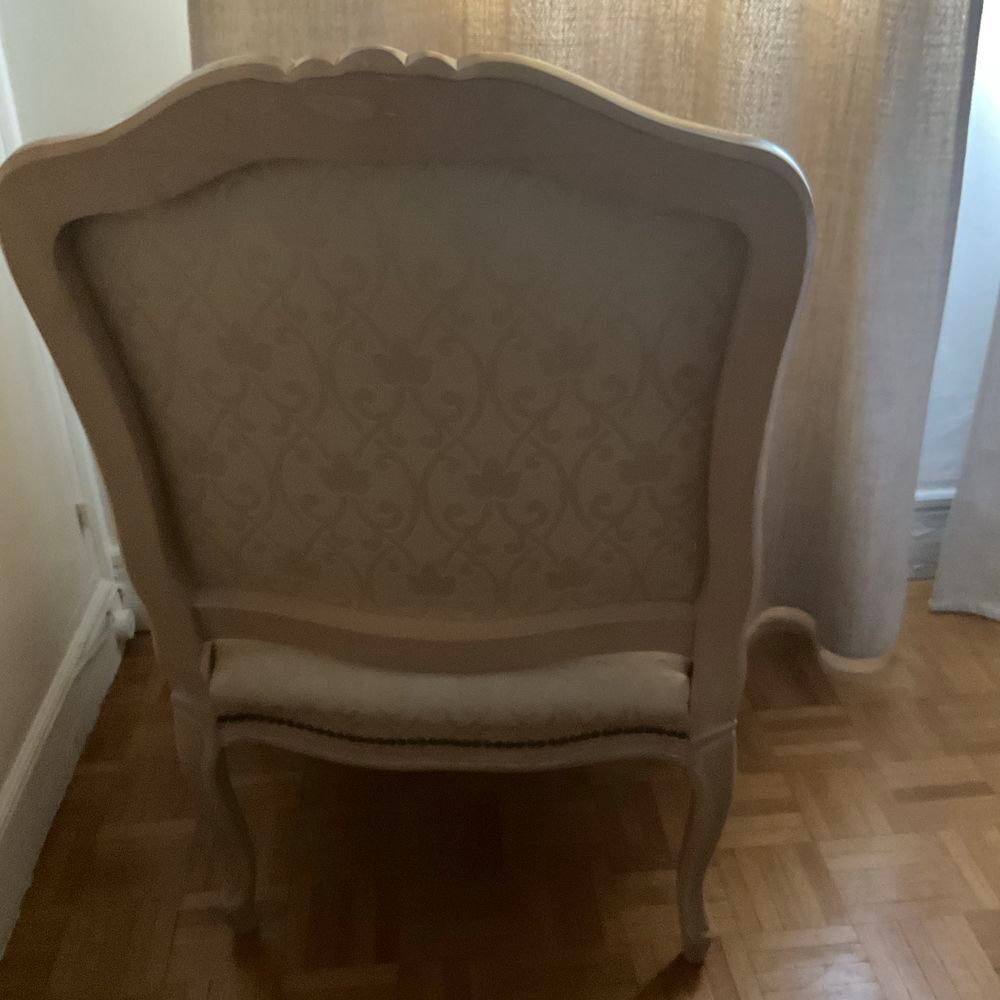 Fauteuil Louis XV blanc cass&eacute; Meubles