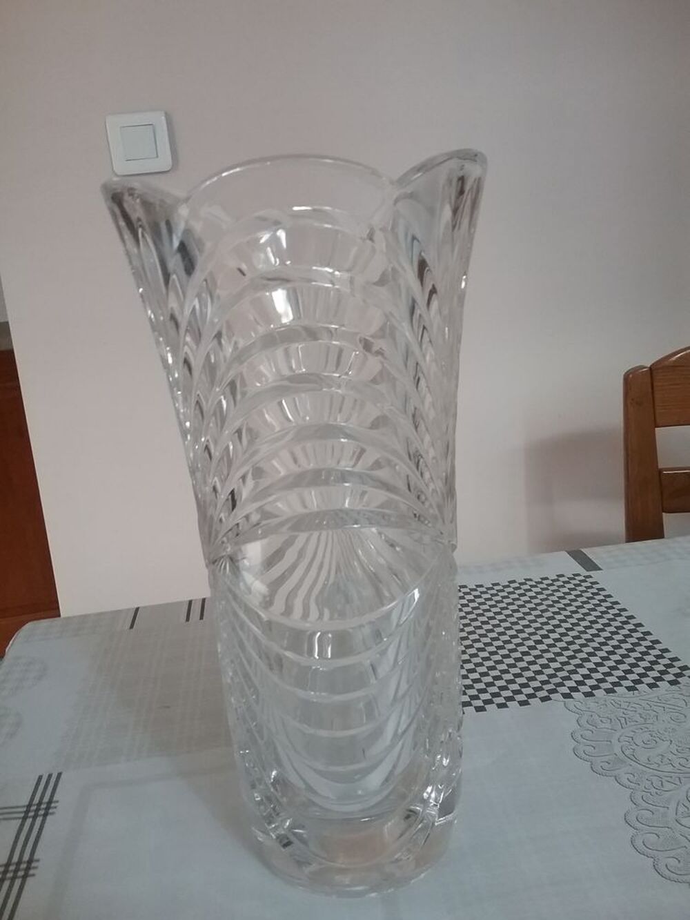 Magnifique vase en verre sculpt&eacute; Dcoration