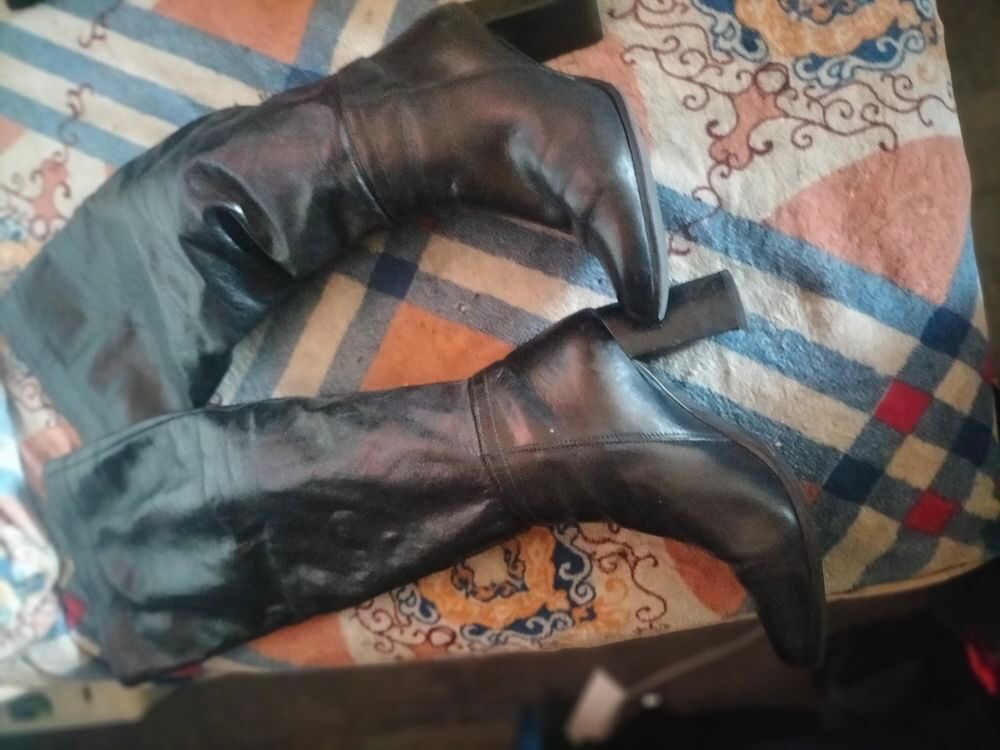 Bottes cuir v&eacute;ritable Italie pointure 39 tr&egrave;s bon &eacute;tat Chaussures