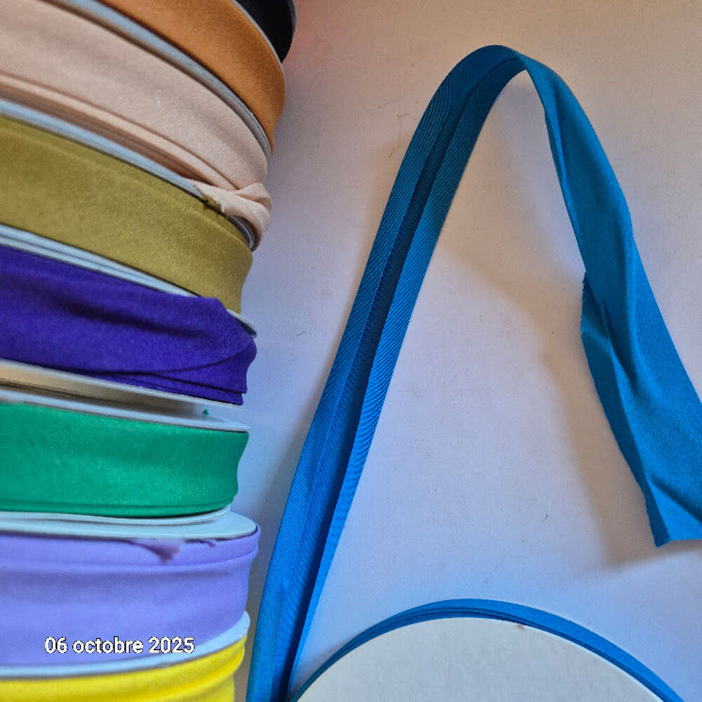 Lot de 13 x 25 m m de biais de couleurs diff&eacute;rentes, 2 cm de Bricolage