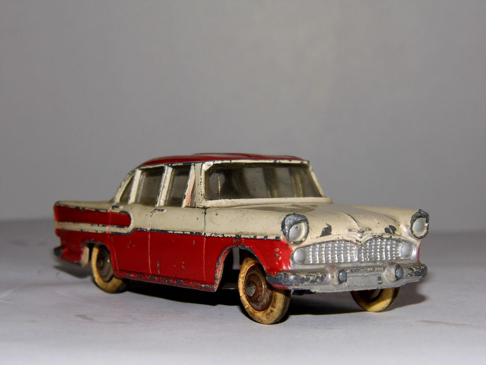 Dinky toys SIMCA CHAMBORD VEDETTE MECCANO 24K voiture collection vintage jouet ancien 