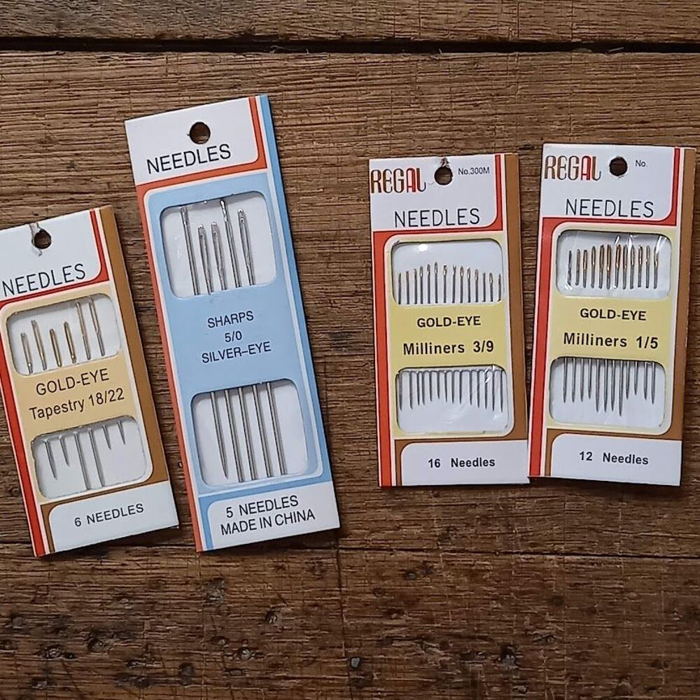 Lot de 4 pochettes d'aiguilles &agrave; couture ou tapissier diff&eacute; Bricolage