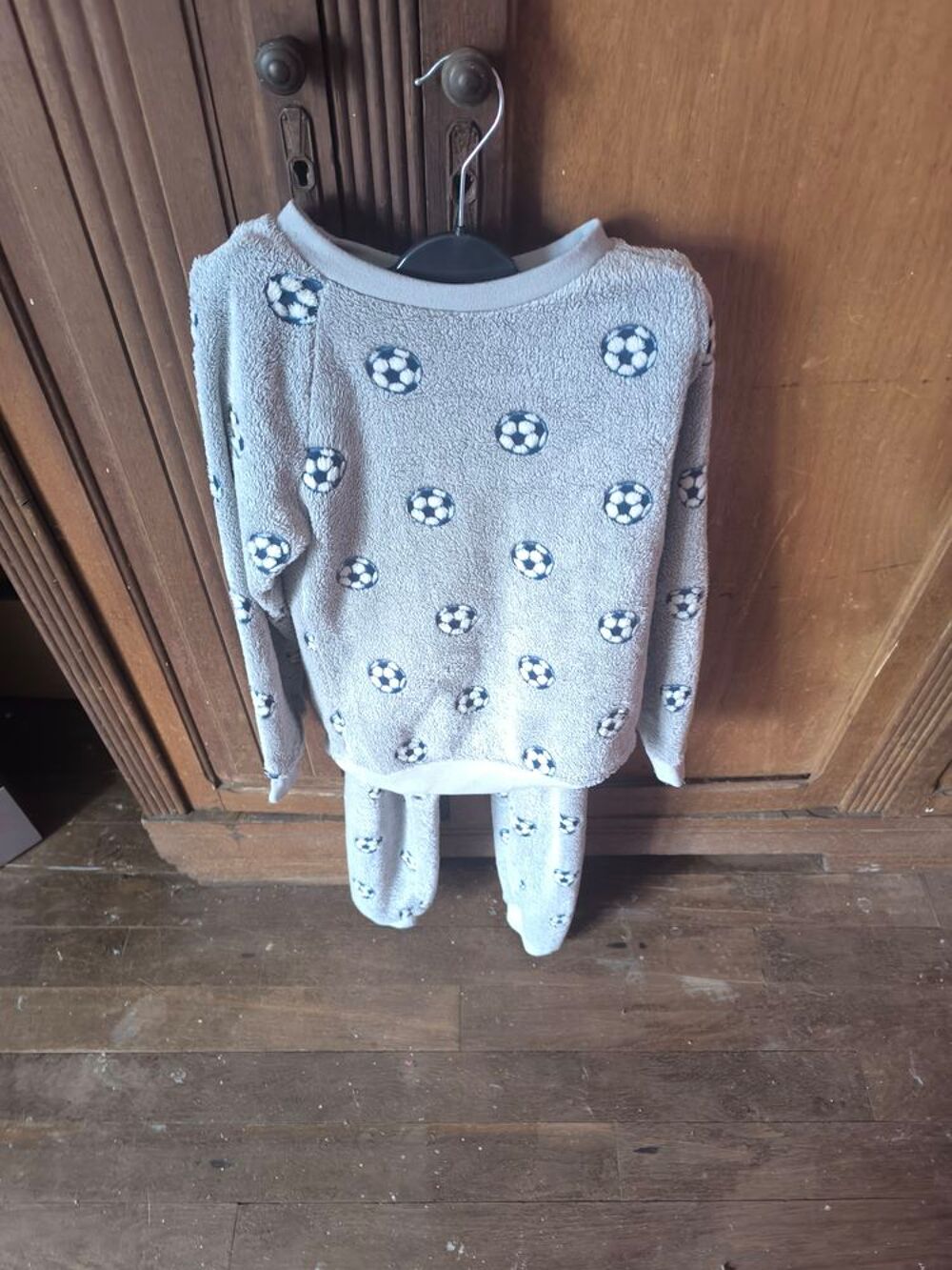 10� pyjama deux pi&egrave;ces taille 14 mais taille petit V�tements enfants