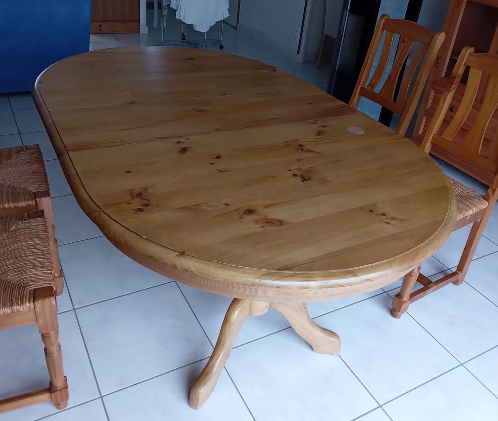 Table de salle &agrave; manger et ses 4 chaises Meubles