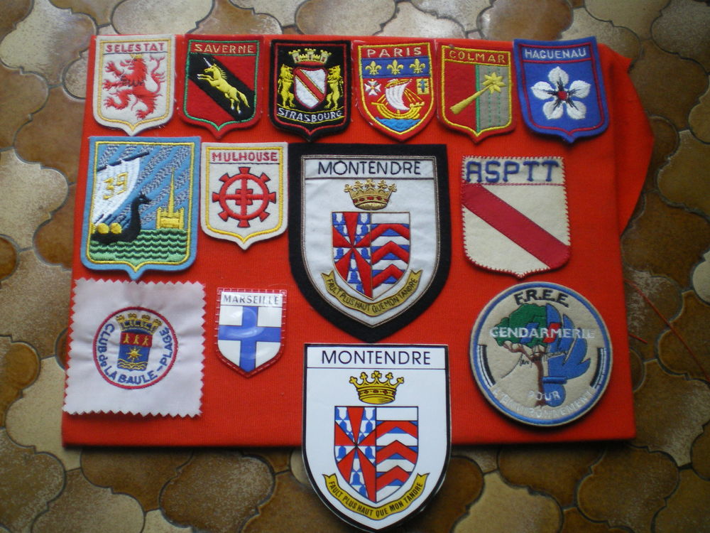 Ecussons divers et insigne rond de la Gendarmerie. 