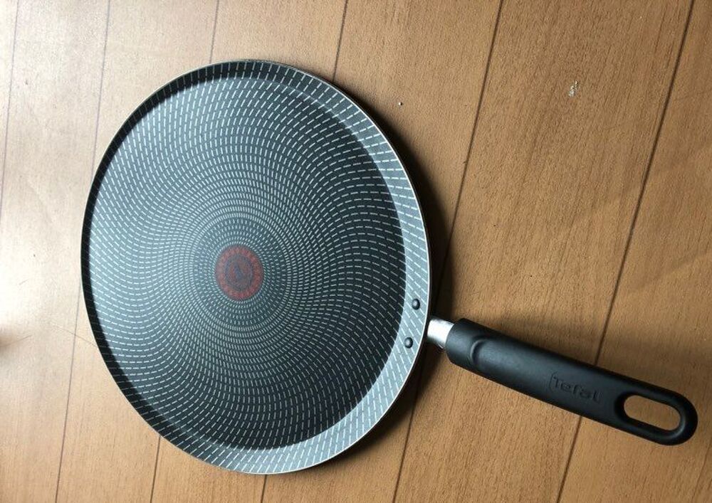 Galetti&egrave;re Tefal 34 cm - &eacute;tat neuf Cuisine