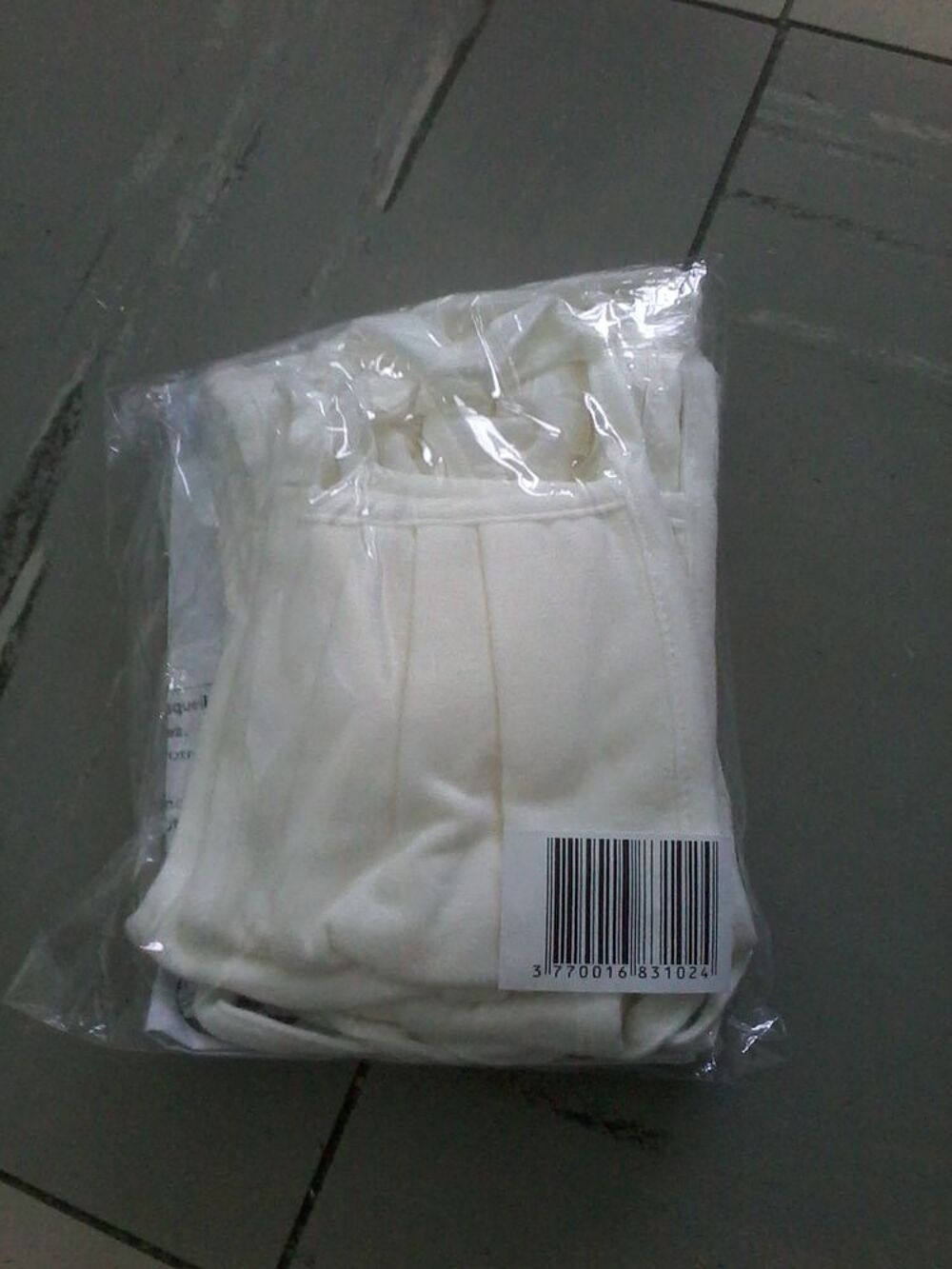 Lots de 8 masques en tissu neuf emballage Vêtements