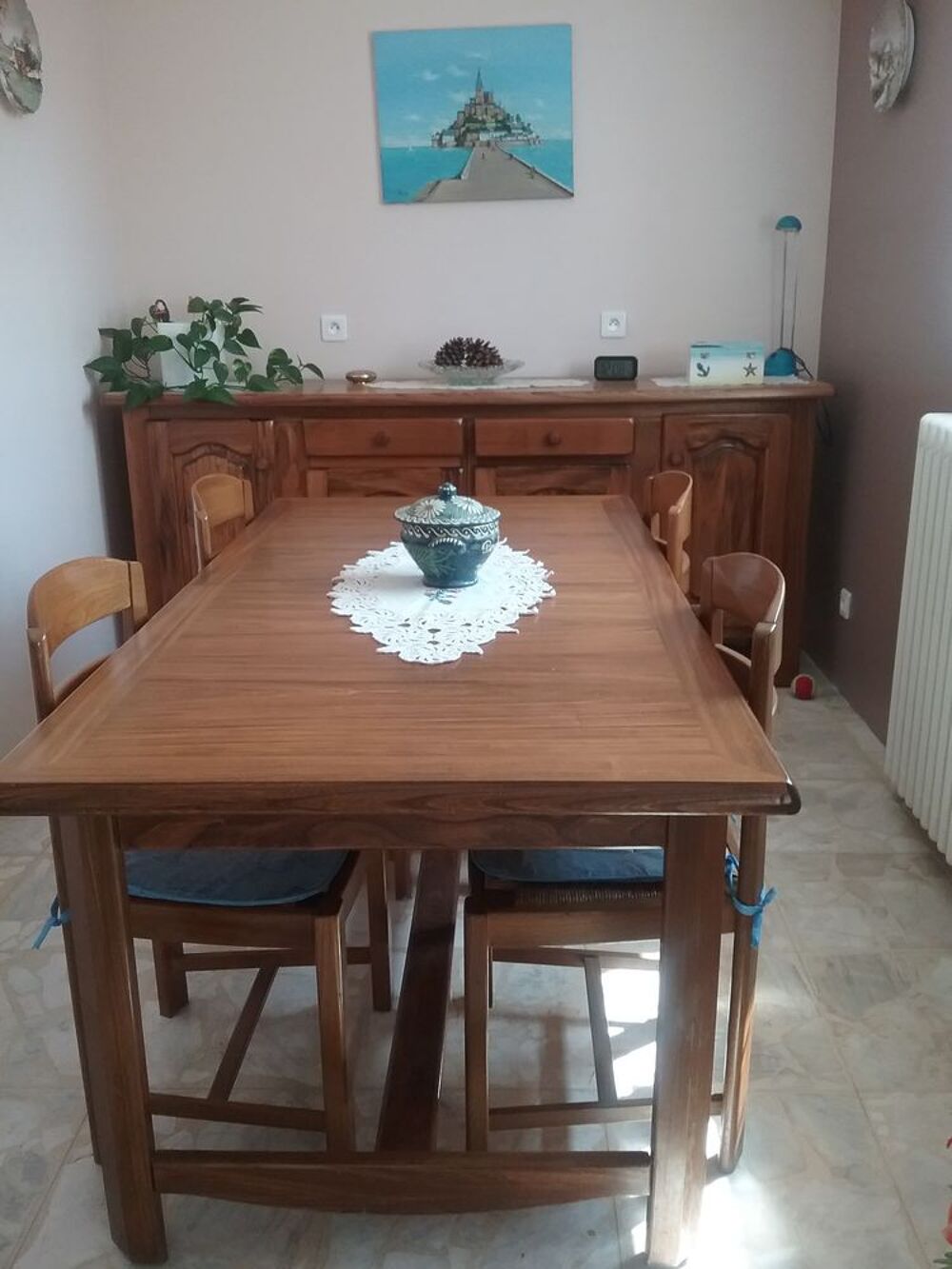 Belle et grande table rectangulaire et ses 4 chaises assorti Meubles