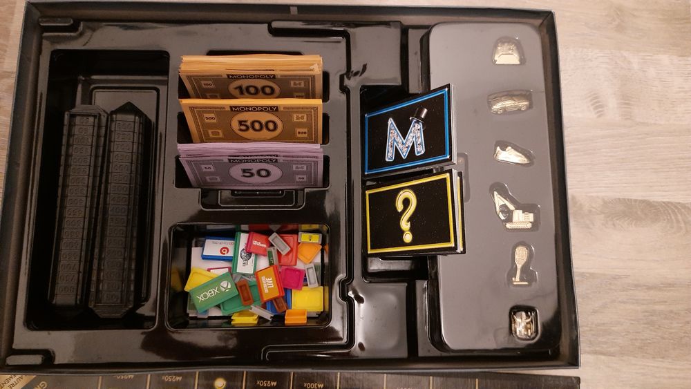 Monopoly Empire ? Jeu de Soci&eacute;t&eacute; Version Fran&ccedil;aise Jeux / jouets