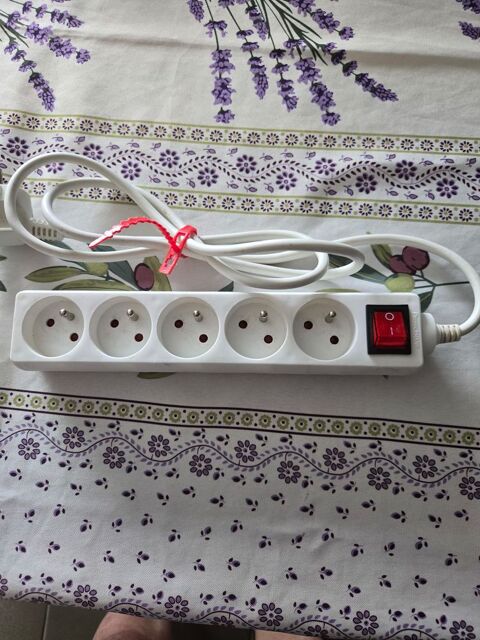 RALLONGE ÉLECTRIQUE 5 PRISE AVEC INTERRUPTEUR Villenave-d'Ornon (33)