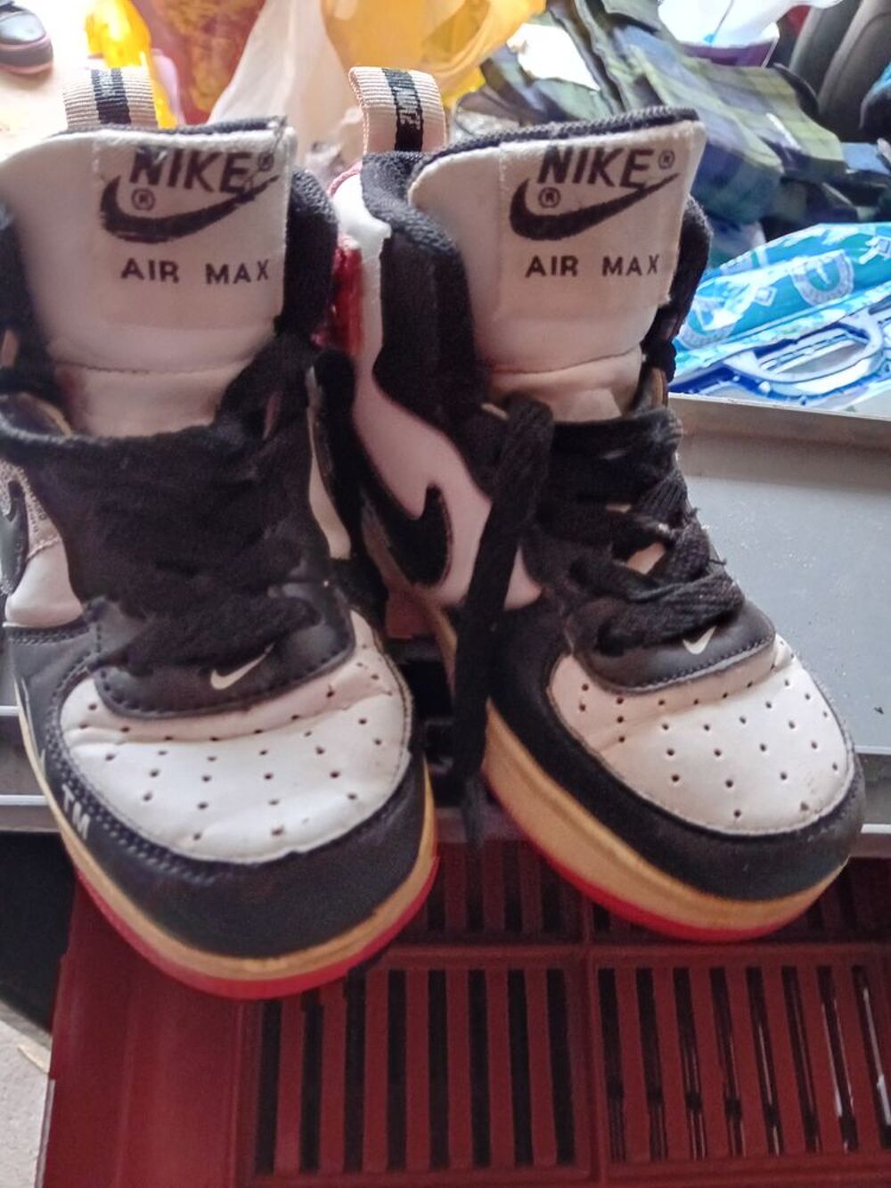 Plus de 80 Paires de Chaussures, Bottes,etc... Chaussures