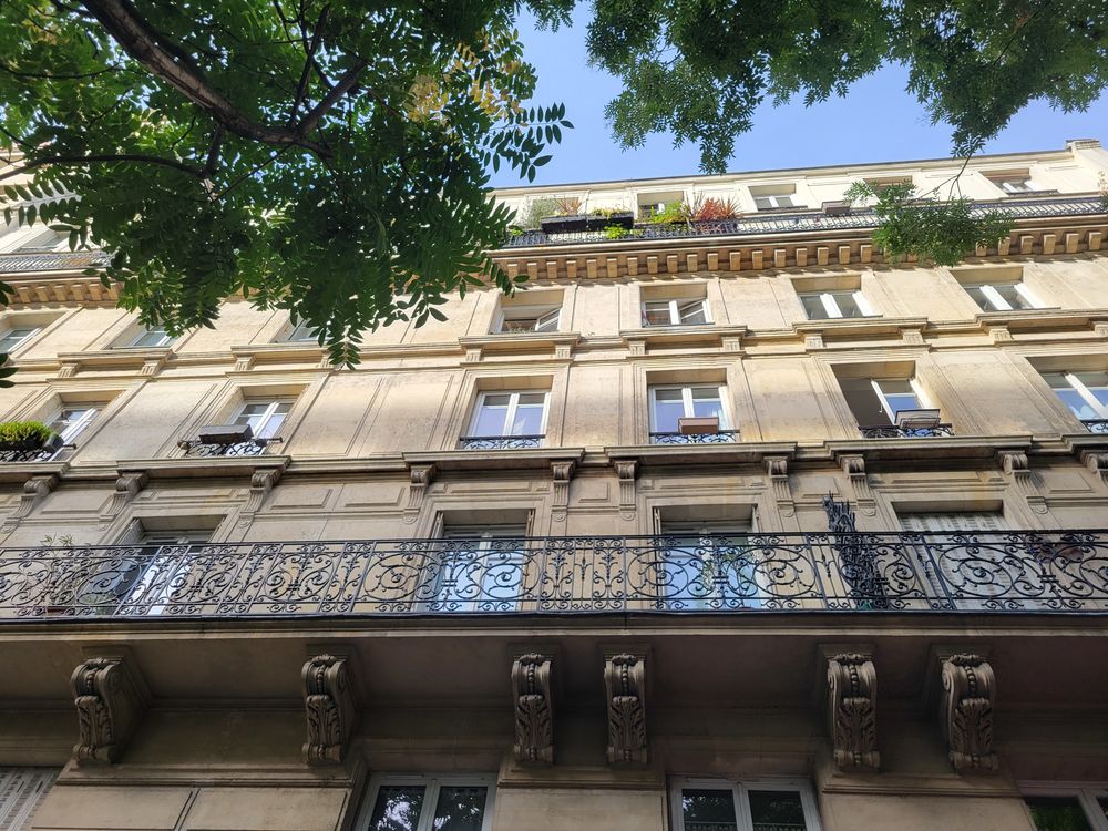 Vente Appartement Paris 75011 2 pièces de 32 m² avec cuisine ouverte et cave. Paris 11