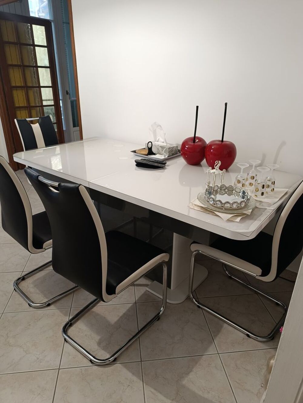 Ensemble de table &agrave; manger extensible plus 4 chaises DESIGN Meubles