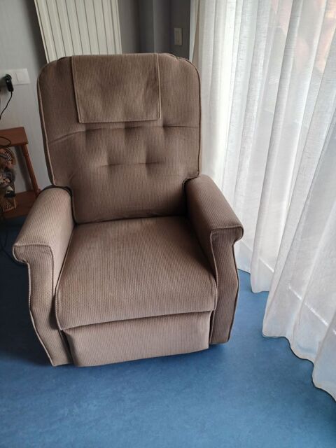 FAUTEUIL ELECTRIQUE  90 Lohac (35)