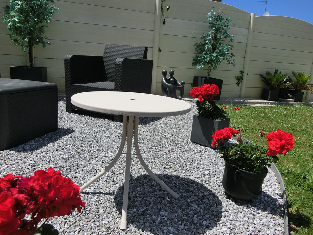 PETITE TABLE Meubles