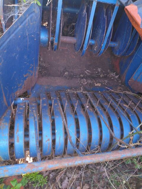 matériel agricole ancien 450 12260 Villeneuve