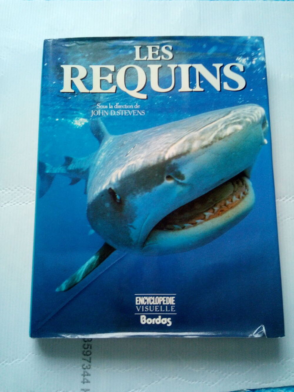 Livre Les Requins BORDAS Livres et BD