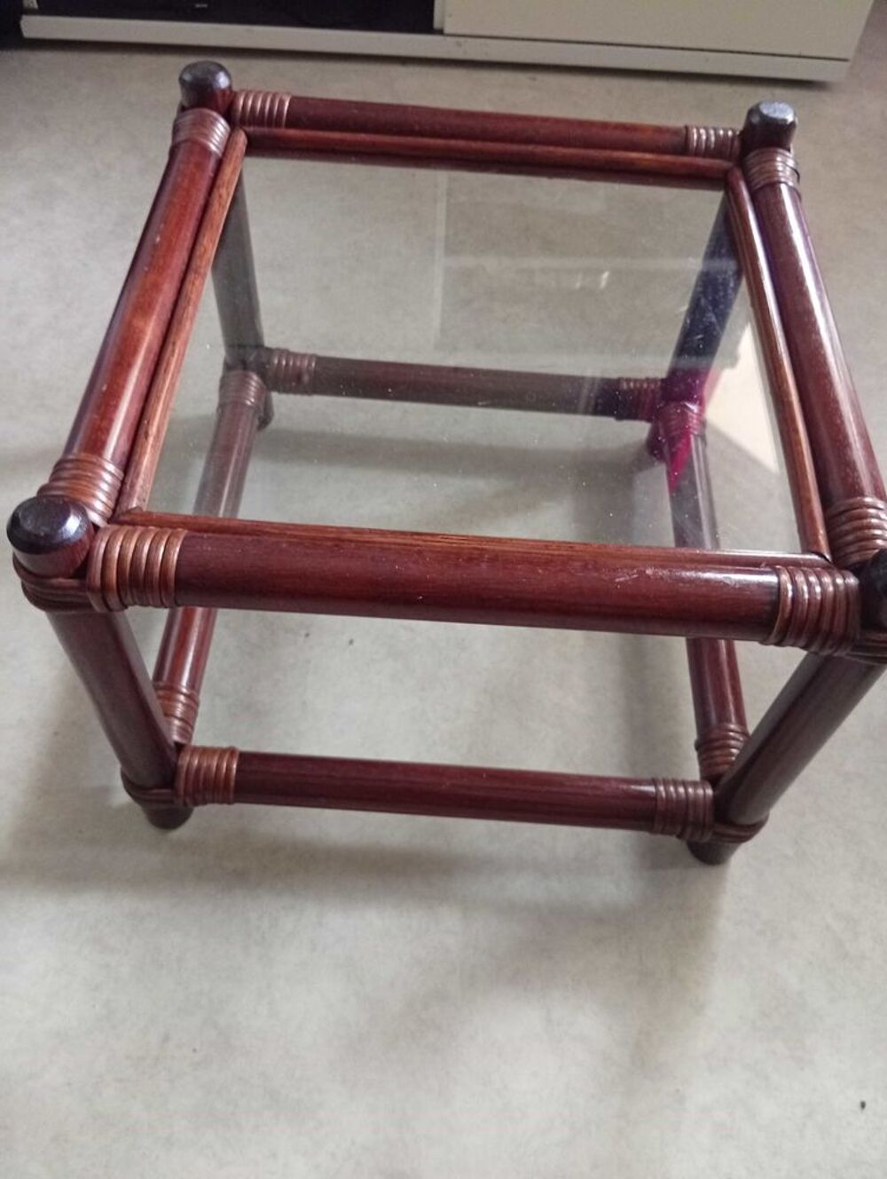 Table basse ' pour lampe ou d'appoint. Meubles