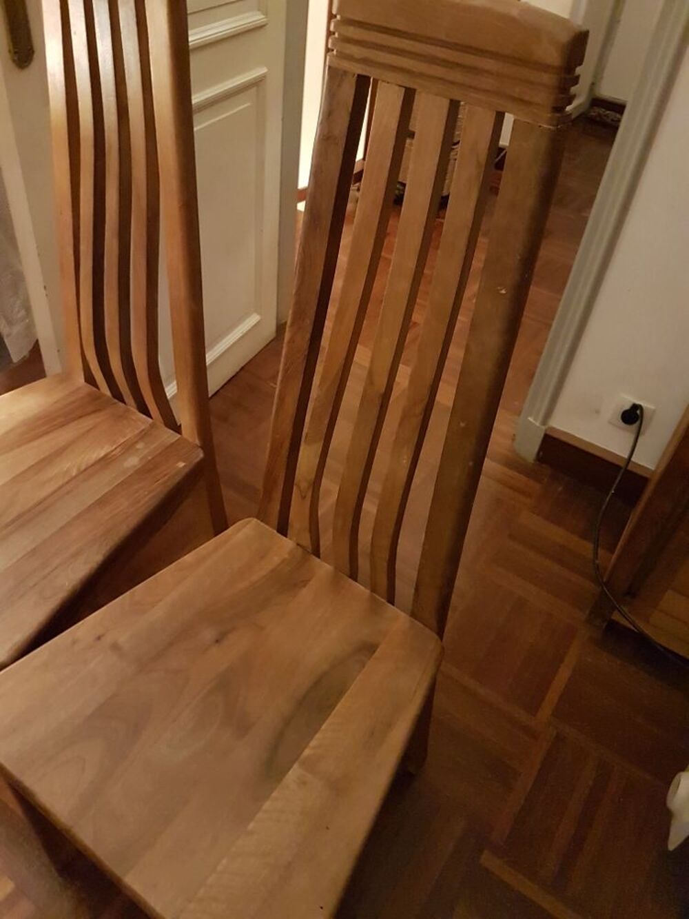 Superbes tables en noyer Meubles