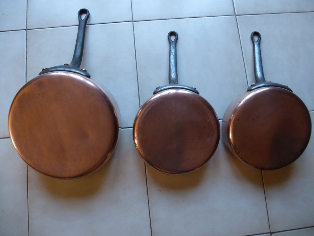Casseroles anciennes en cuivre de la marque "Le cuisinier" 