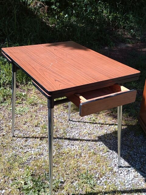 Table formica 45 Arfeuille-Châtain (23)