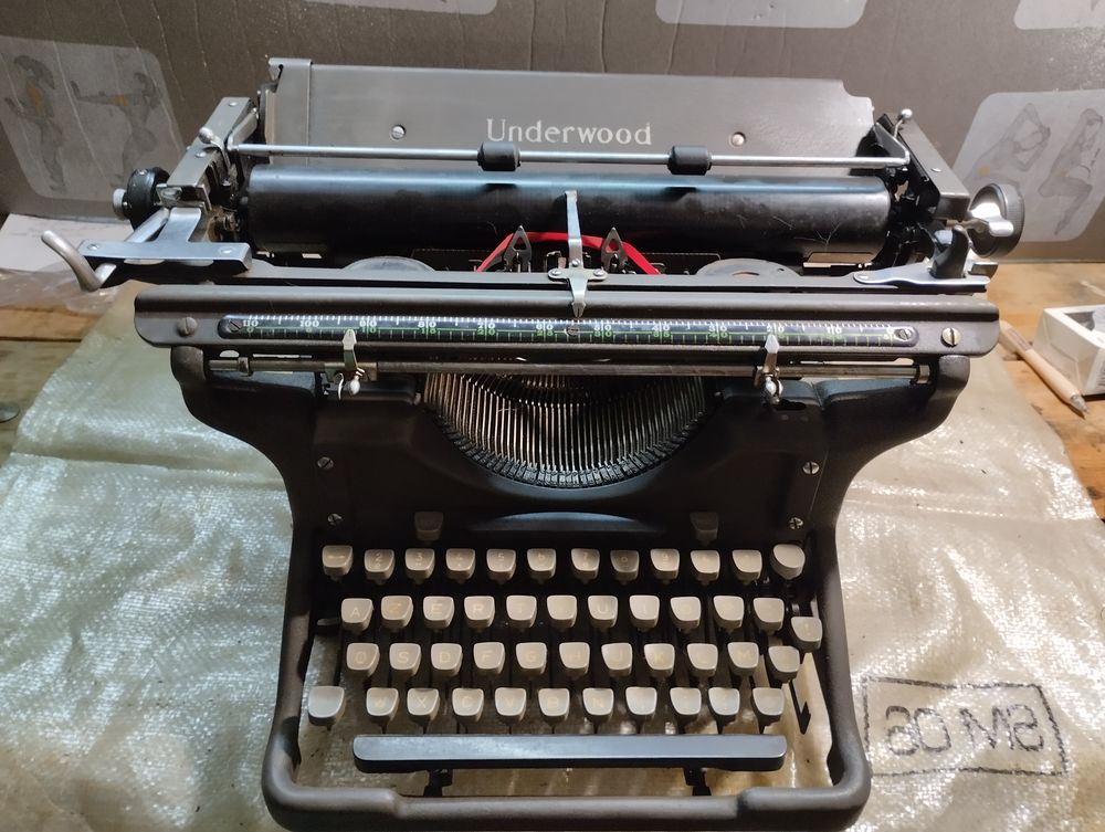 Machine &agrave; &eacute;crire "Underwood" 1952 N&deg;4623/52/2 . 