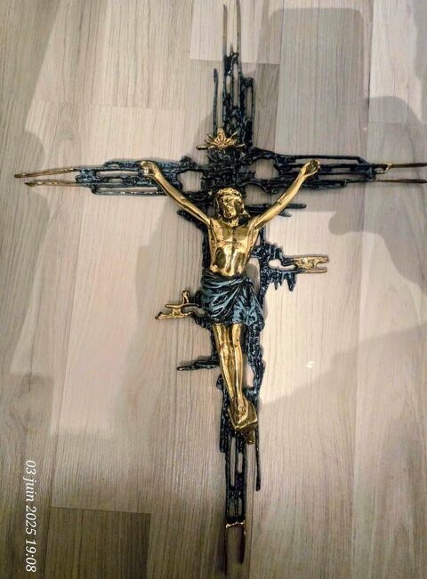 crucifix bronze 500 Crosne (91)