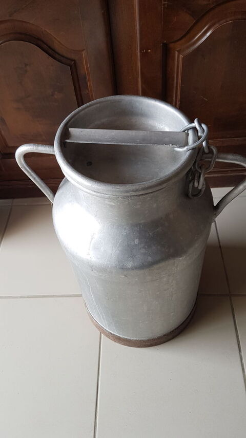 Ancien bidon à lait en aluminium 20 litres 60 Auneau (28)