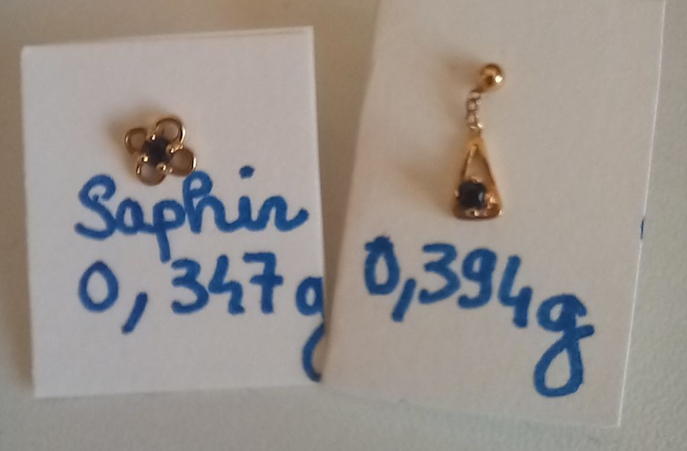 Boucles 18 c depareill&eacute;es Bijoux et montres