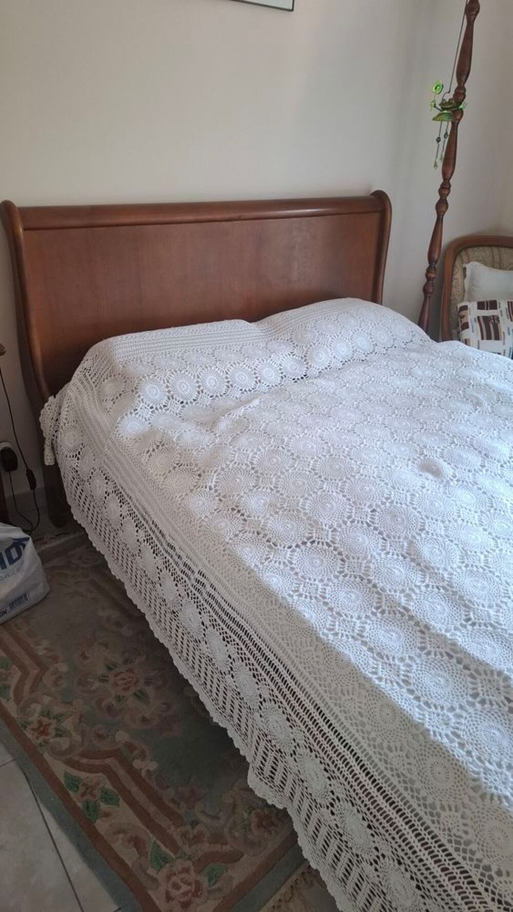 Lit LOUIS PHILIPPE 140 x 190 cm
Sommier capitonn&eacute;, matelas Meubles