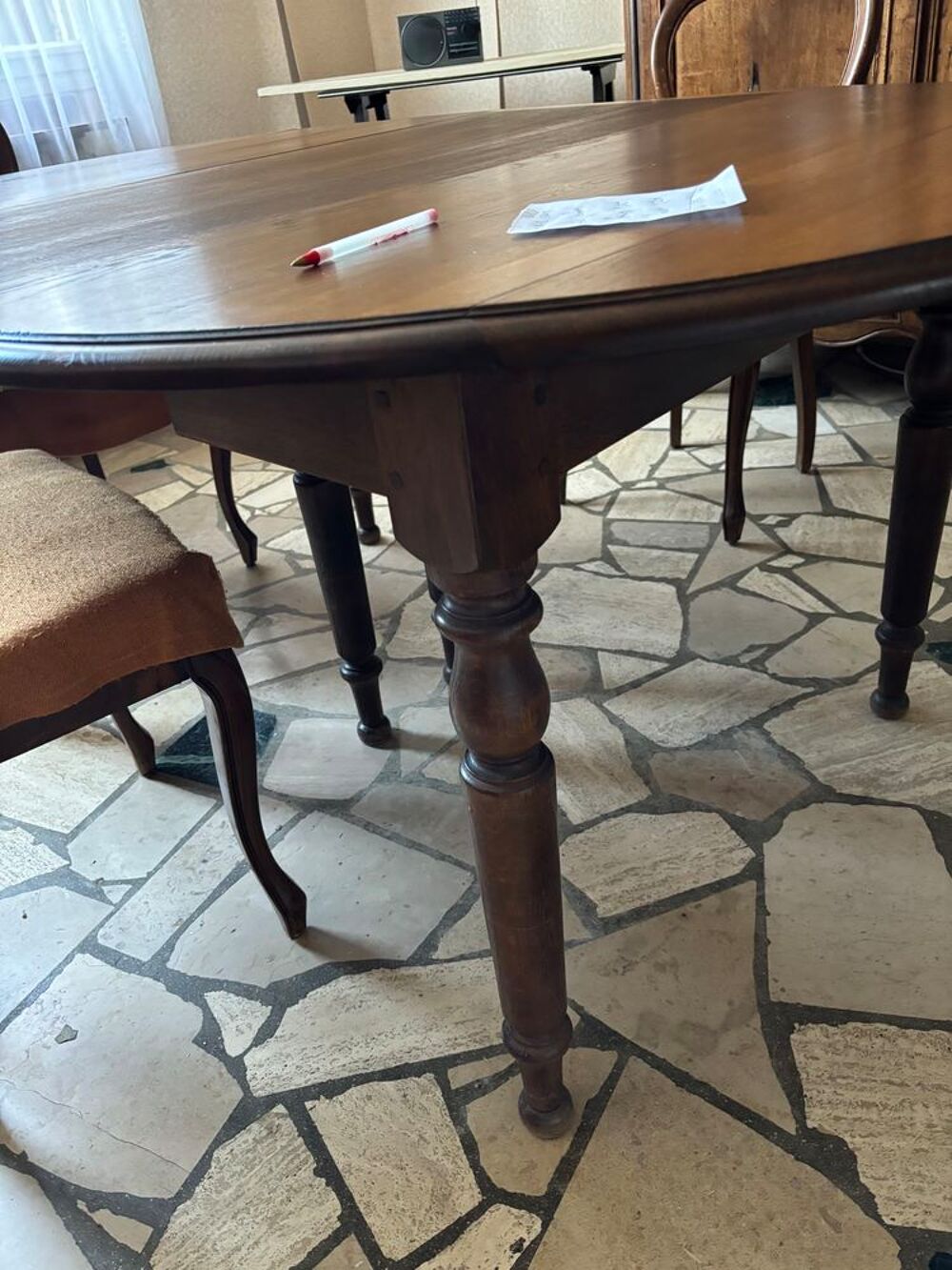 Belle table ovale Meubles
