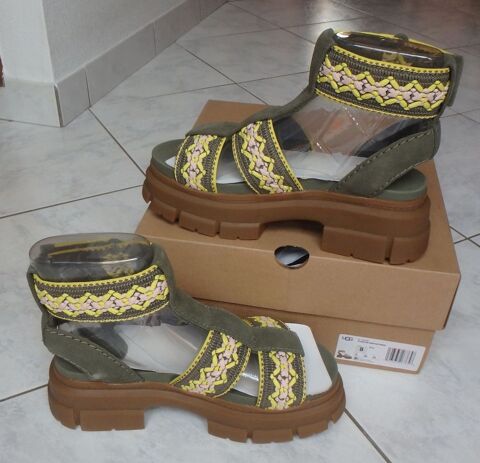 UGG sandales Taille 39  neuves 159 € 89 Colmar (68)